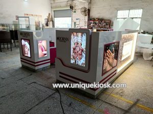 eyebrow bar counter