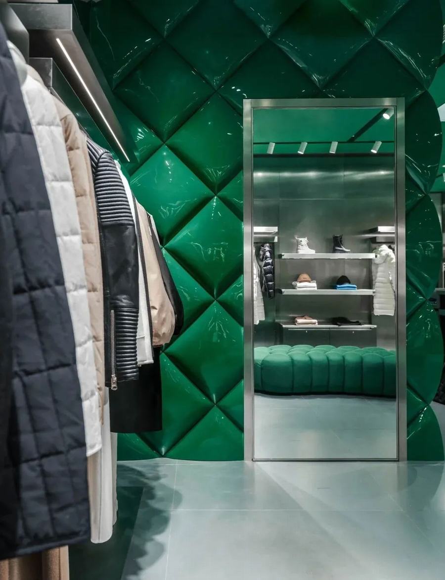 clothes store Mackage