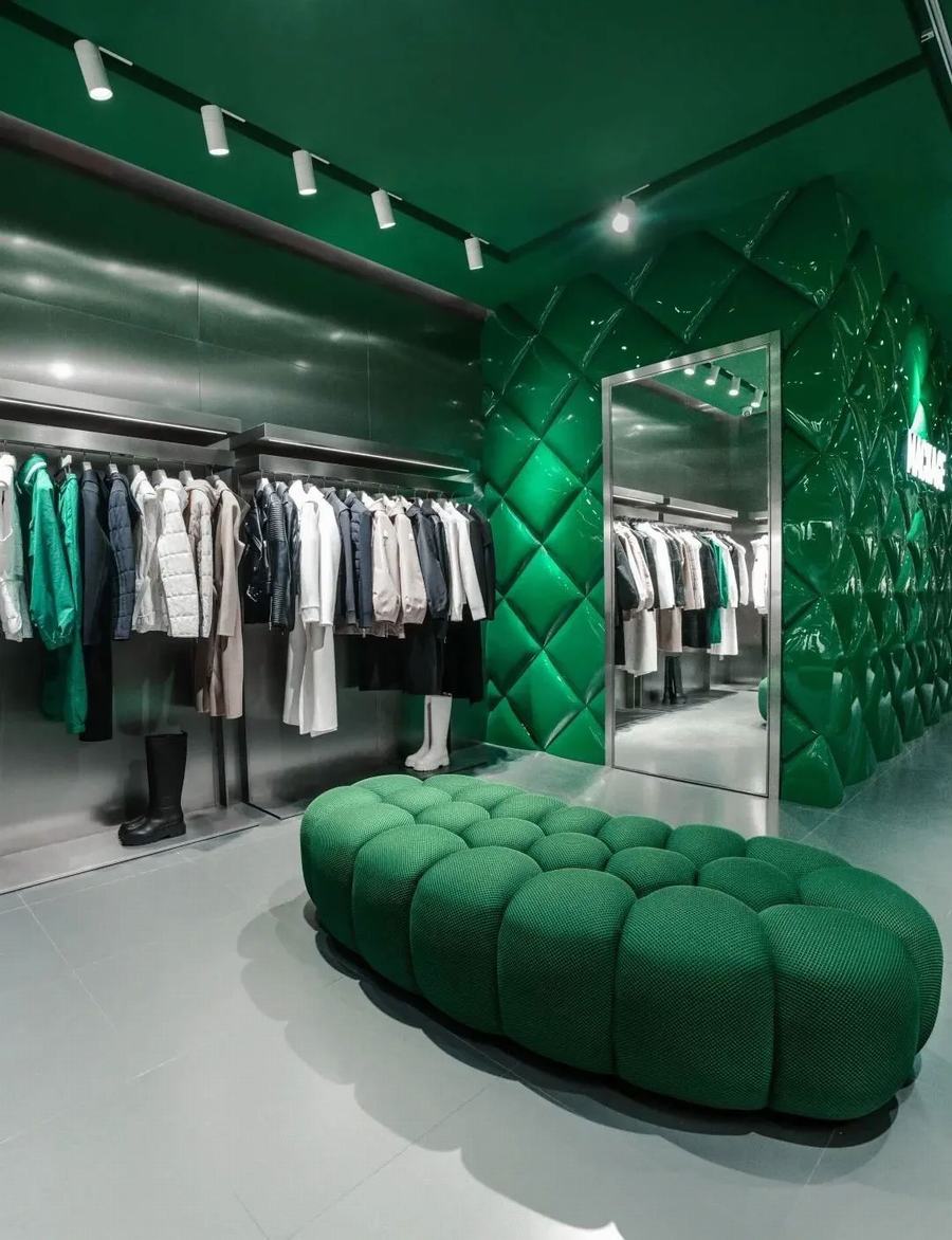 clothes store Mackage