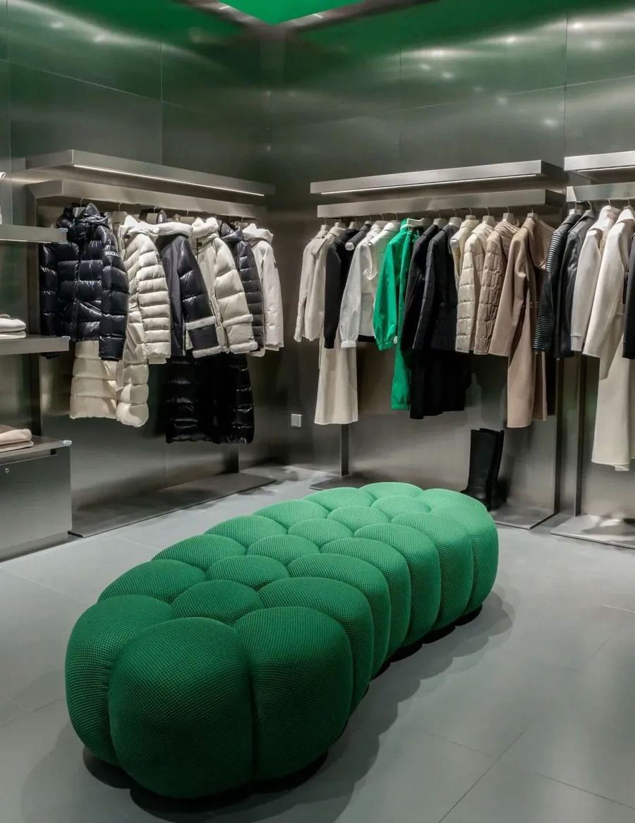 clothes store Mackage